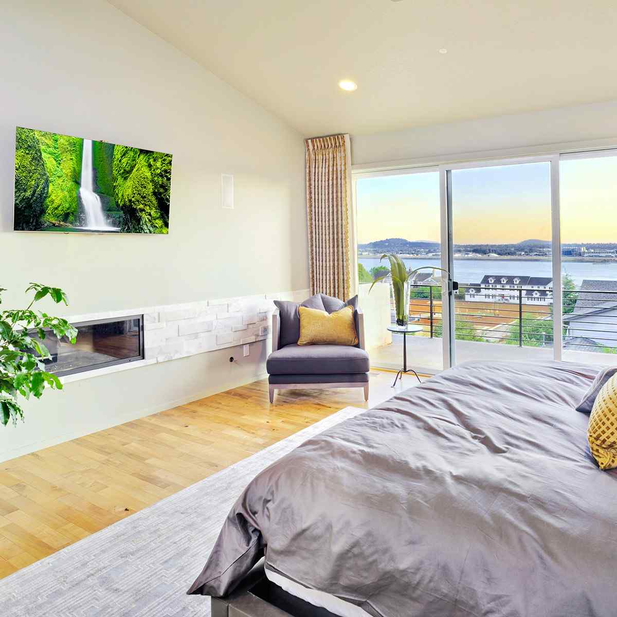 https://ilvillaggiodeipini.it/wp-content/uploads/2016/05/details-bedroom-3.jpg