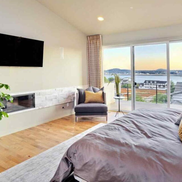 https://ilvillaggiodeipini.it/wp-content/uploads/2016/05/details-gallery-bedroom-3-640x640.jpg