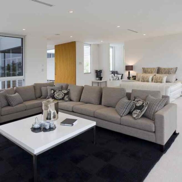 https://ilvillaggiodeipini.it/wp-content/uploads/2016/05/details-gallery-living-room-2-640x640.jpg