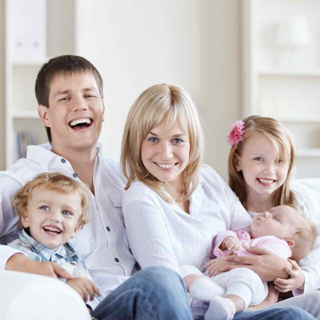 https://ilvillaggiodeipini.it/wp-content/uploads/2016/05/neighborhood-2-640x640.jpg