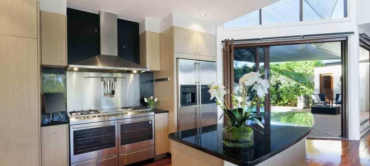 https://ilvillaggiodeipini.it/wp-content/uploads/2016/06/details-gallery-kitchen-5-1200x540.jpg