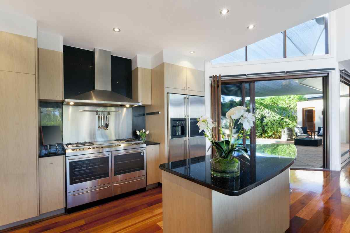https://ilvillaggiodeipini.it/wp-content/uploads/2016/06/details-gallery-kitchen-5.jpg